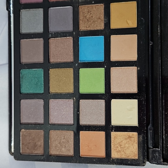 EYE AND FACE PALETTE - Picture 4 of 9
